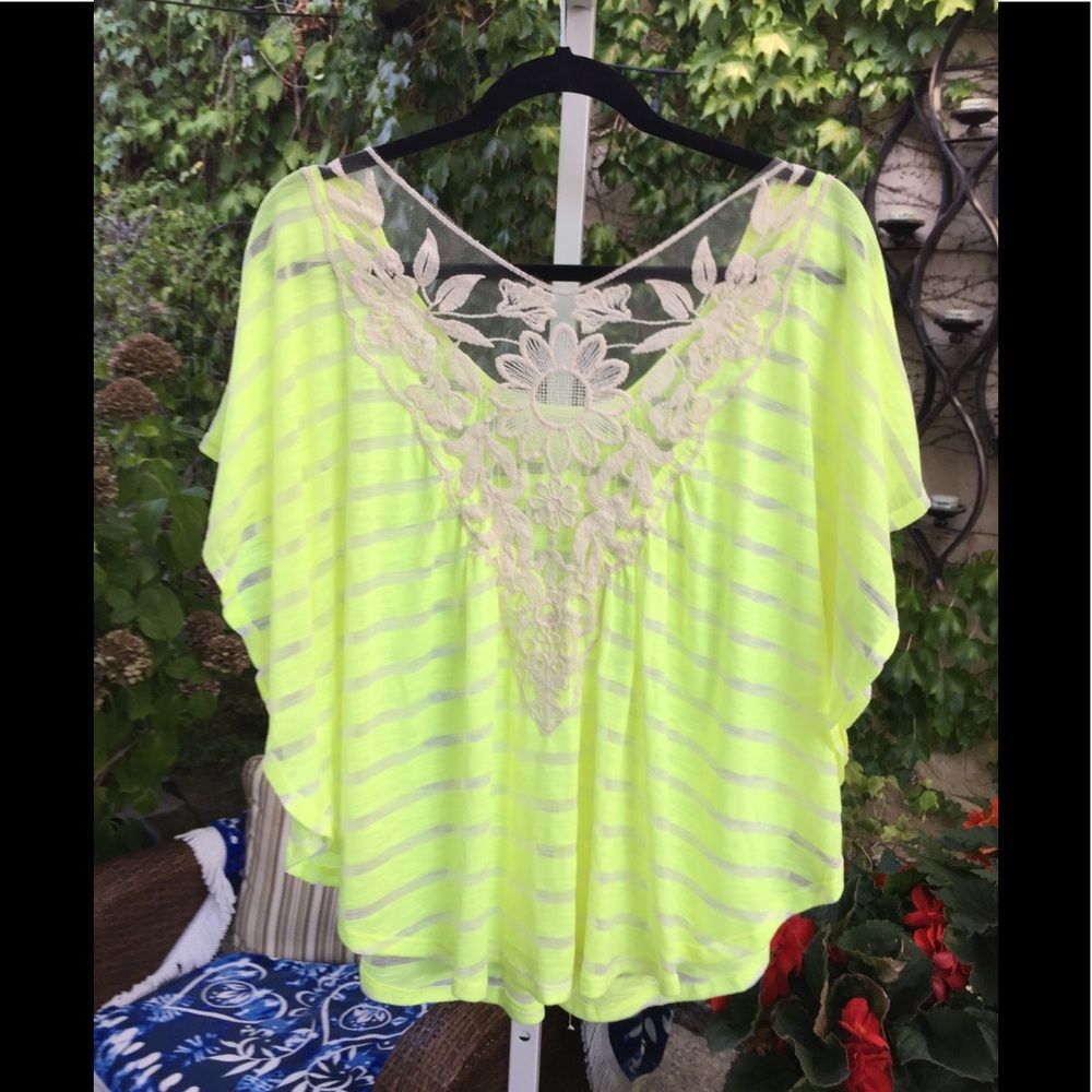 No Boundaries, Woman’s Blouse